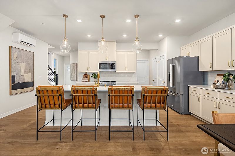 2nd image of 15814 23rd Avenue NE