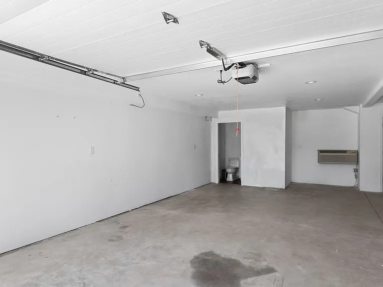 1028 W Chelan Ave — Photo 33
