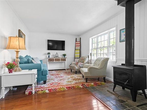 2nd image of 16917 New Castle Dr