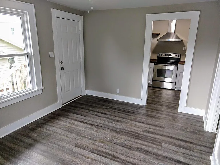 205 N M St — Photo 2