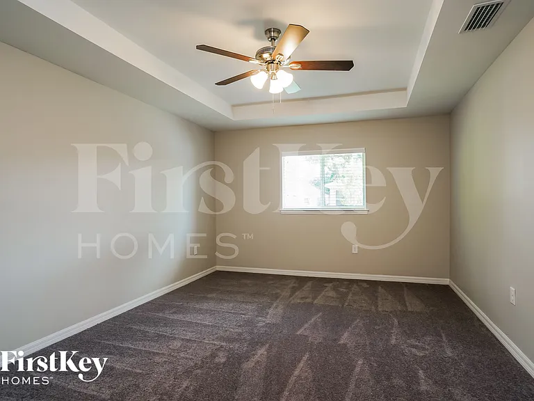 9025 Irving Rd — Photo 7