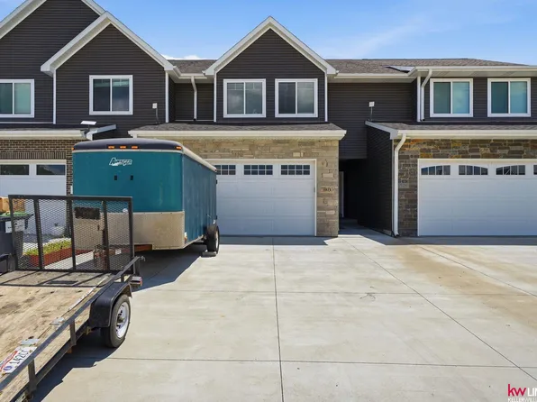 1871 Titan Pl, Hickman, NE 68372