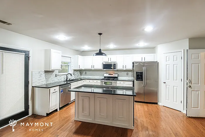 4465 Michael Jay St — Photo 7