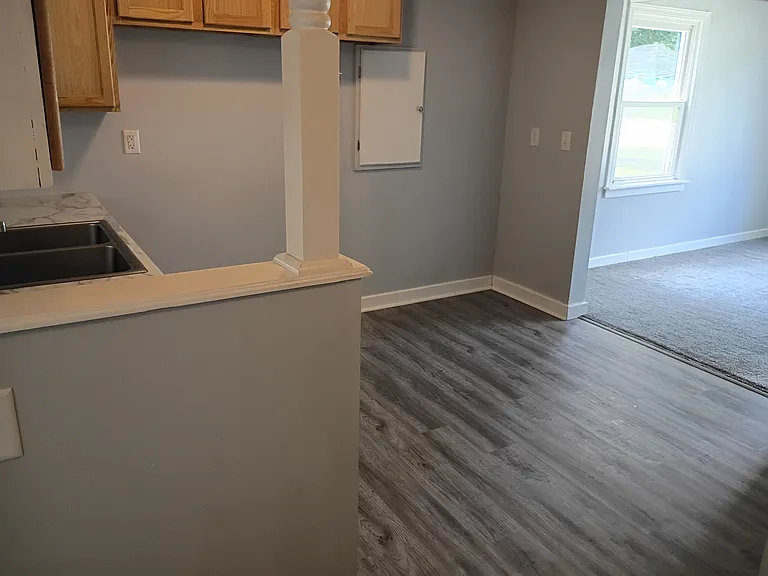 1624 Elm Rd NE — Photo 8