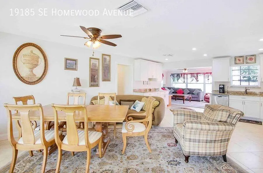 19185 SE Homewood Avenue — Photo 3
