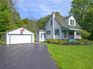 6764 Southwestern Blvd, Lake View, NY 14085