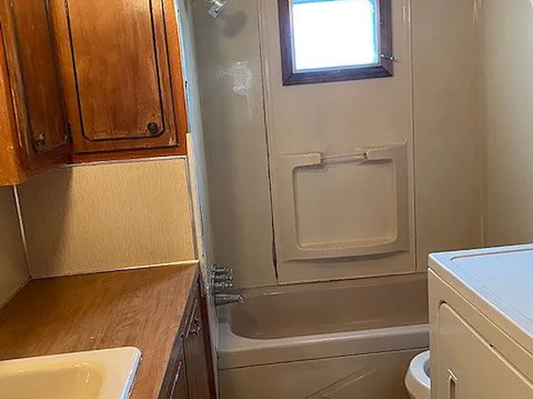 5 2nd St, Portsmouth, RI 02871