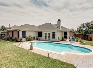203 Crestview Dr, Arlington, TX 76018