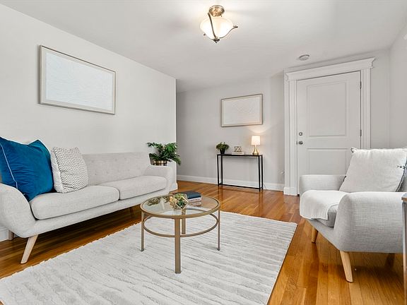 5th image of 188 Gladstone St APT 1