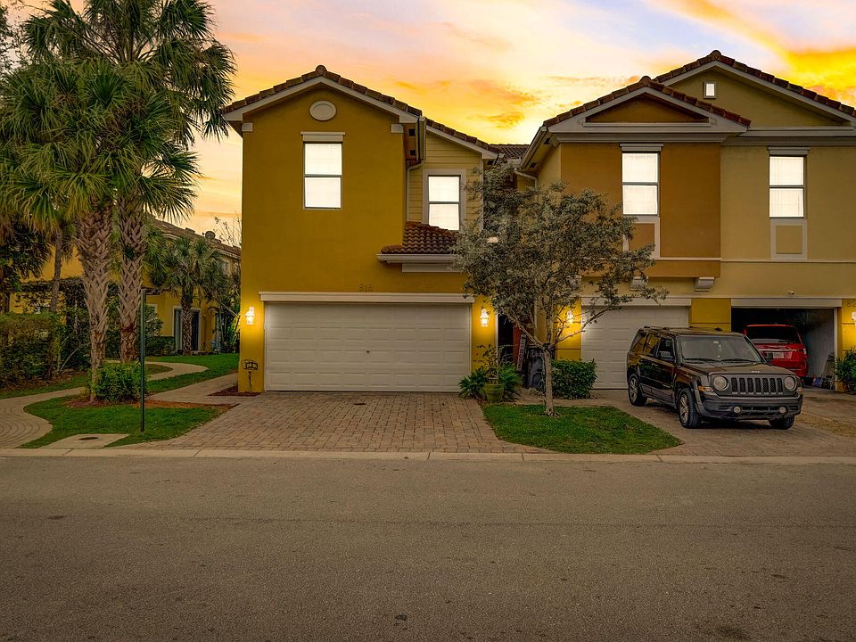 1st image of 818 Pipers Cay Drive