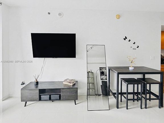 5th image of 475 Brickell Ave APT 4610