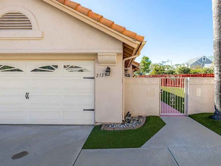 2129 Domingo Gln — Photo 2