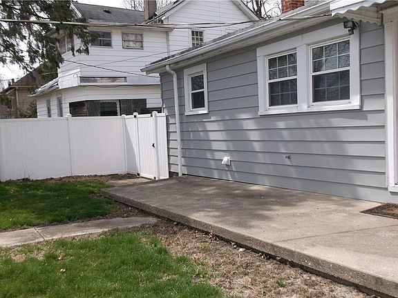 2nd image of 307 W Main St