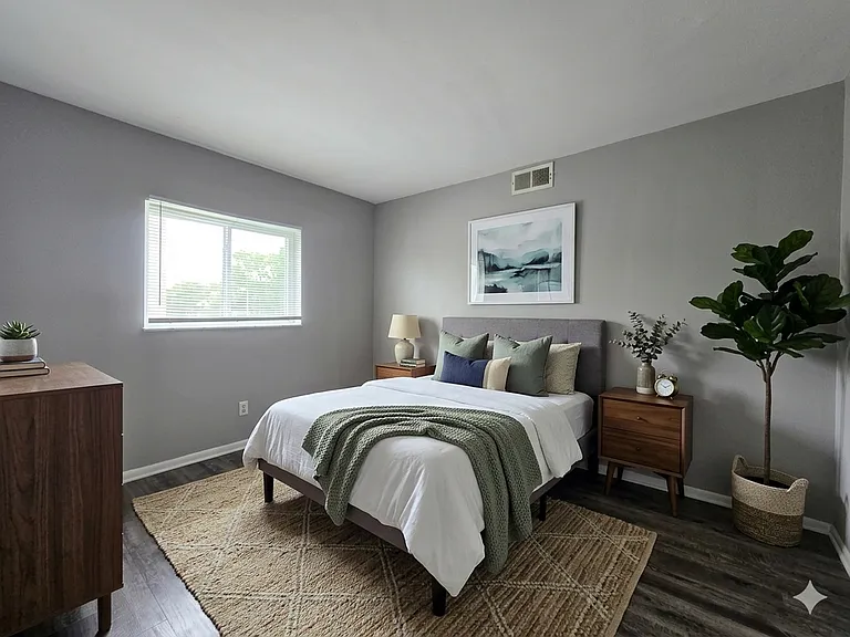 475 W Grand Ave #25 — Photo 4