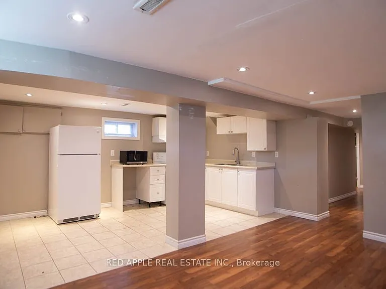 126 Longford Dr — Photo 10