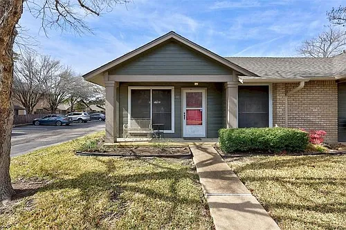1015 E Yager Ln Photo 1