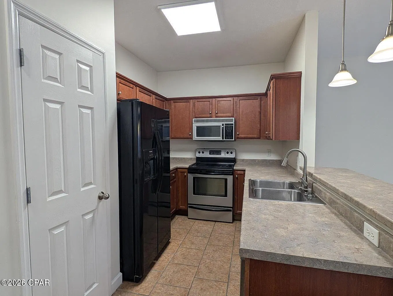 3 bed, 2.5 bath, 1424 sqft, $2,750 — Photo 3