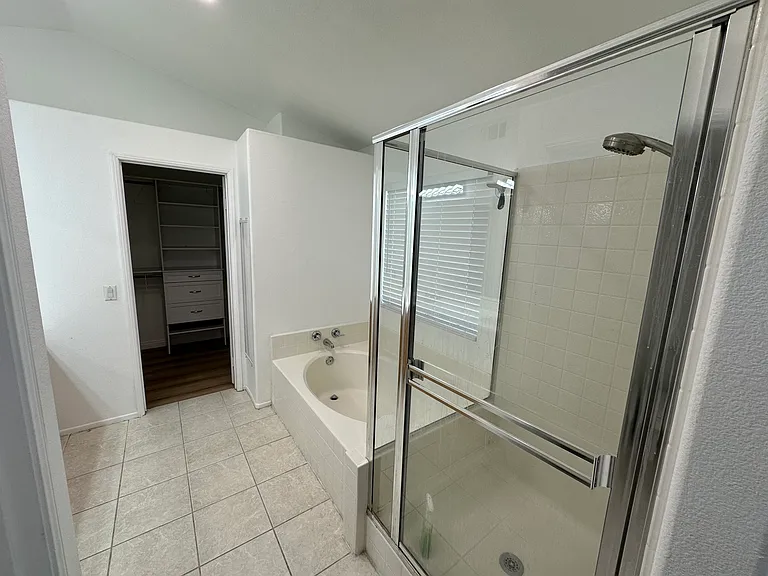 Montague Dr — Photo 10