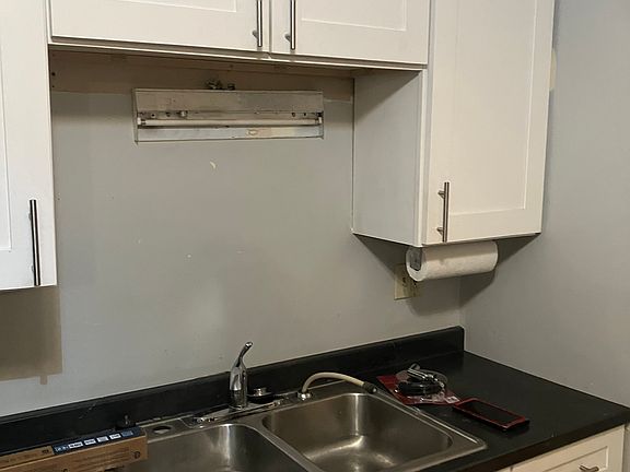 2nd image of 1565 Woodward Ave #Up