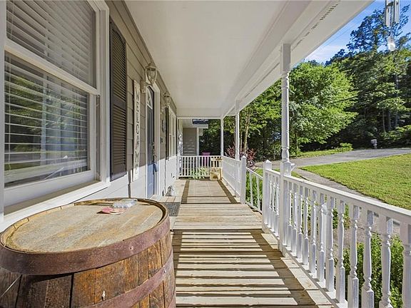 4th image of 111 Mount Vernon Dr