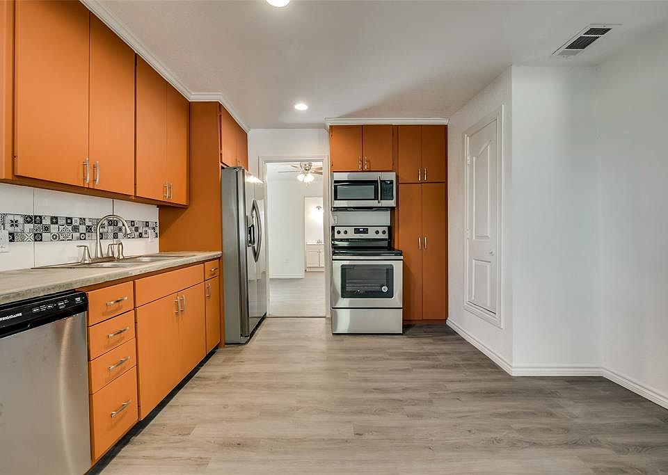 1st image of 1206 SE 9th St