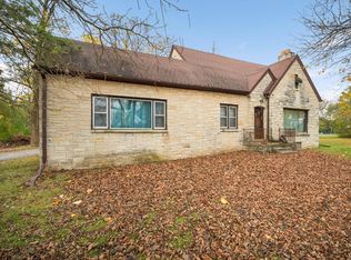 8261 S 100th St, Franklin, WI 53132