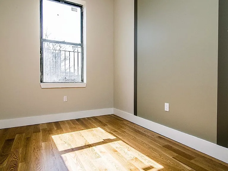 252 Melrose St #3L — Photo 9
