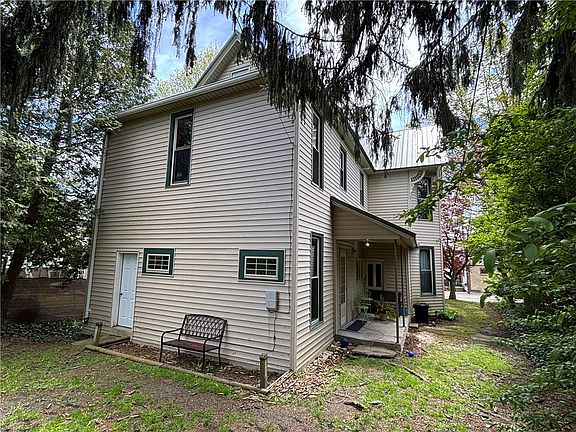 4th image of 211 Biddle St