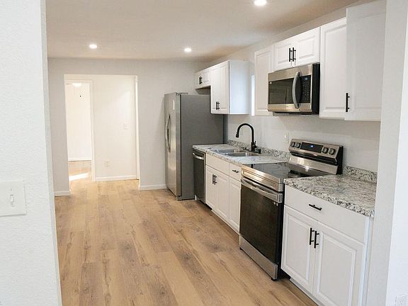3rd image of 35 Sycamore Ave