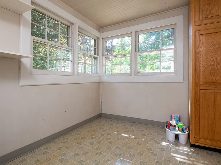 931 N Edgewood St — Photo 12