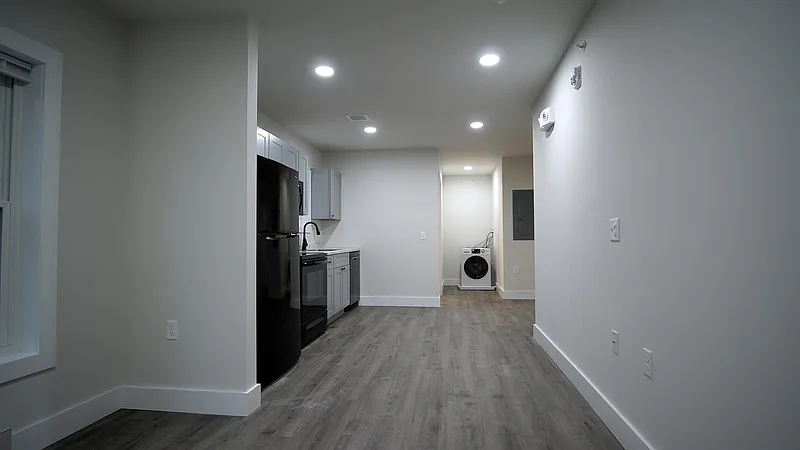 3 bed, 1.0 bath, $3,480 — Photo 2