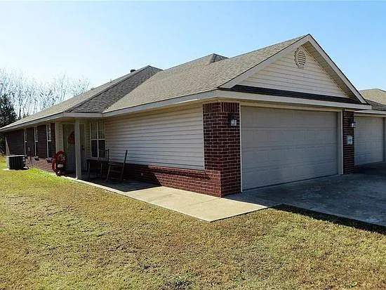 Building Photo - 2021 Plum Creek Ln #A