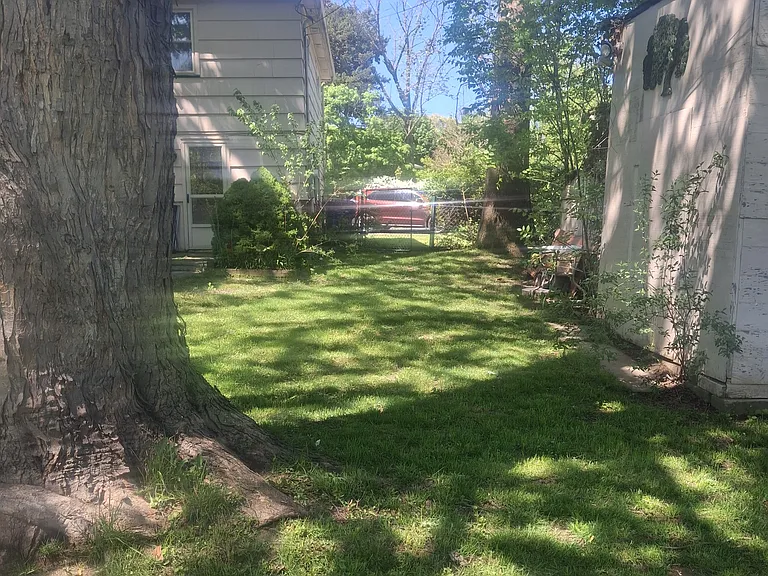 1495 Beach Ave — Photo 37