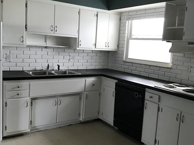 6425 Carriage Ln — Photo 3