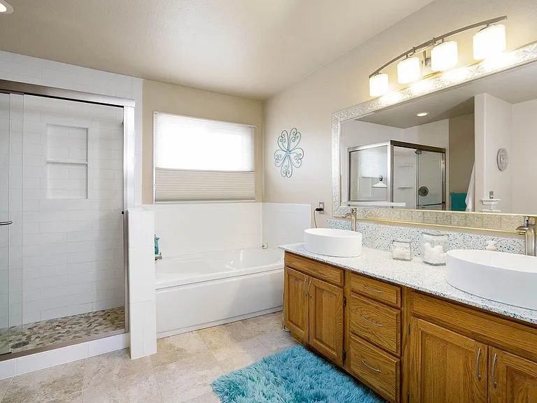 146 Luxury Ln — Photo 21