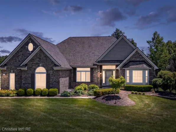 23032 Cheyenne Dr, South Lyon, MI 48178