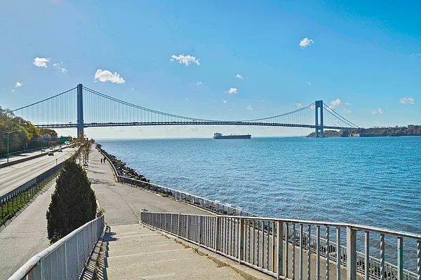 Sold by Daniel Gale Sotheby's International Realty | media 38