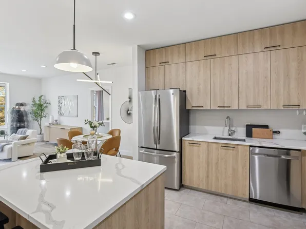 22 Avenue At Port Imperial image 27 of 34