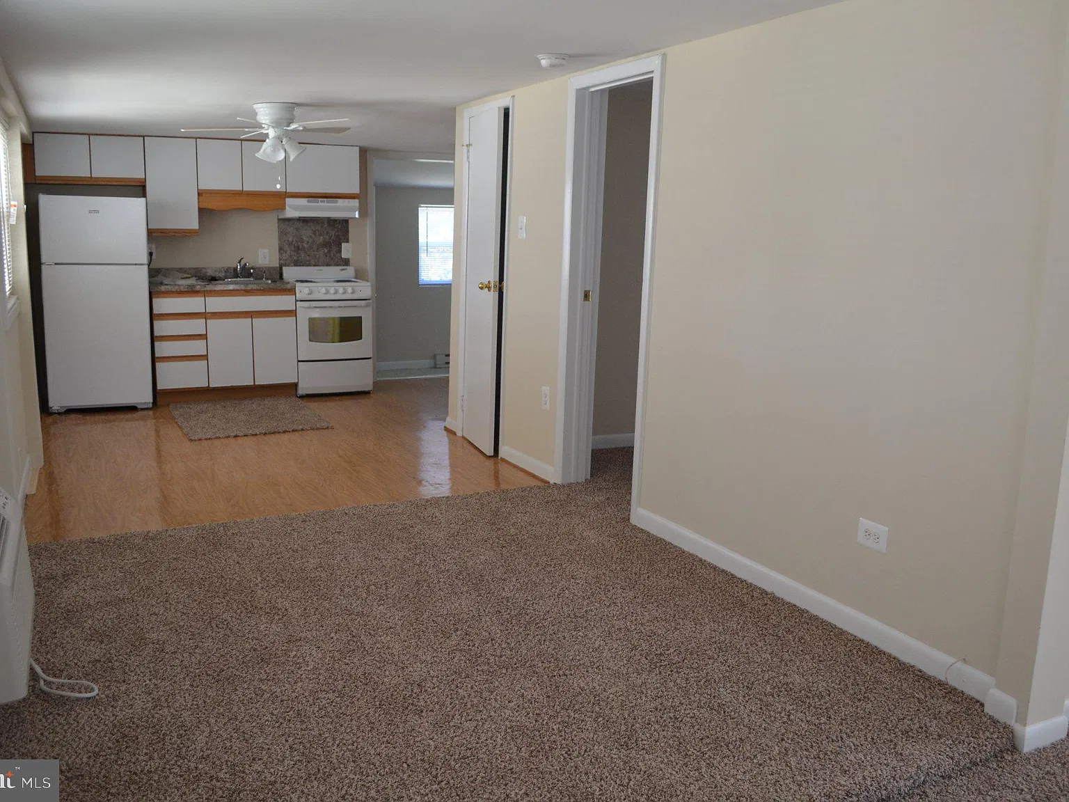 1 bed, 1.0 bath, 1000 sqft, $1,895 — Photo 2