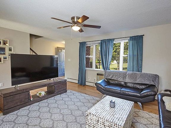 4th image of 133 Salmon Brook Dr