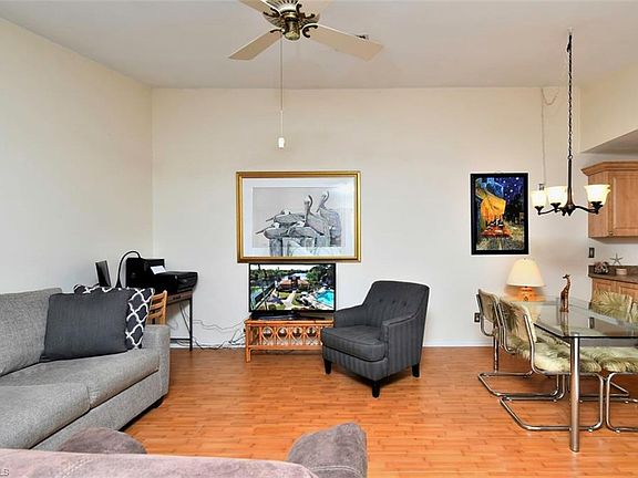 4th image of 5561 Foxlake Dr