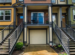2745 SW Sylvan Heights Dr, Seattle, WA 98106