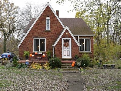 9737 Columbia Rd, Olmsted Falls, OH, 44138