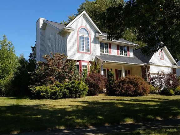3rd image of 118 Vanderbilt Ct