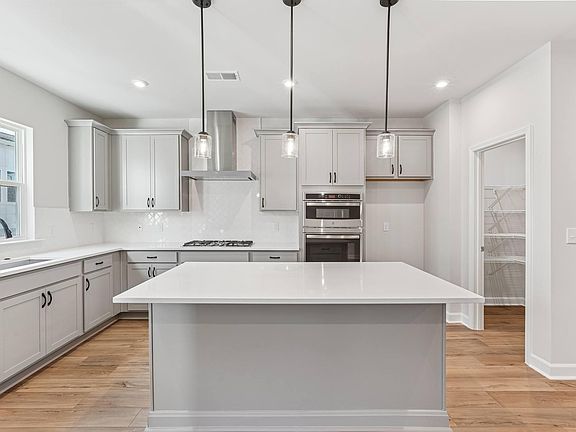 3rd image of 603 Brackenberry Aly