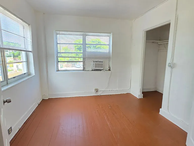 1603 SW 8th St #6 — Photo 4
