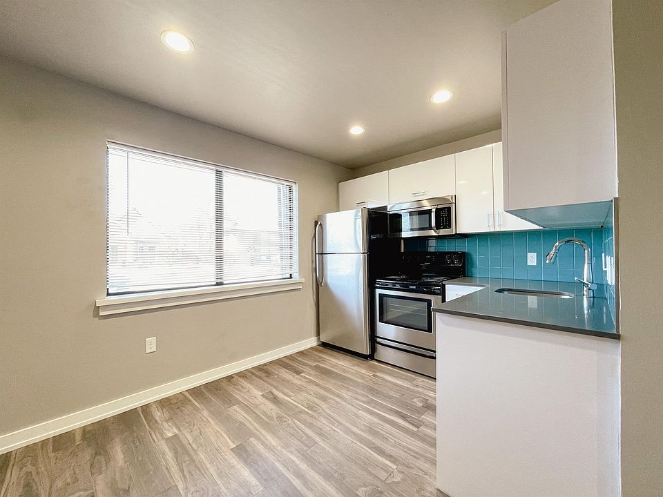 1st image of 2000 N Blackwelder Ave APT 105
