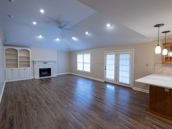 4th image of 217 Westbriar Dr