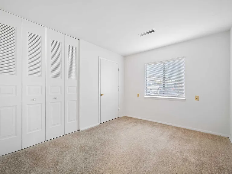 Foxridge Apartment Homes — Photo 210