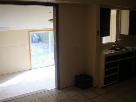 5th image of 549 Pinewood Ave